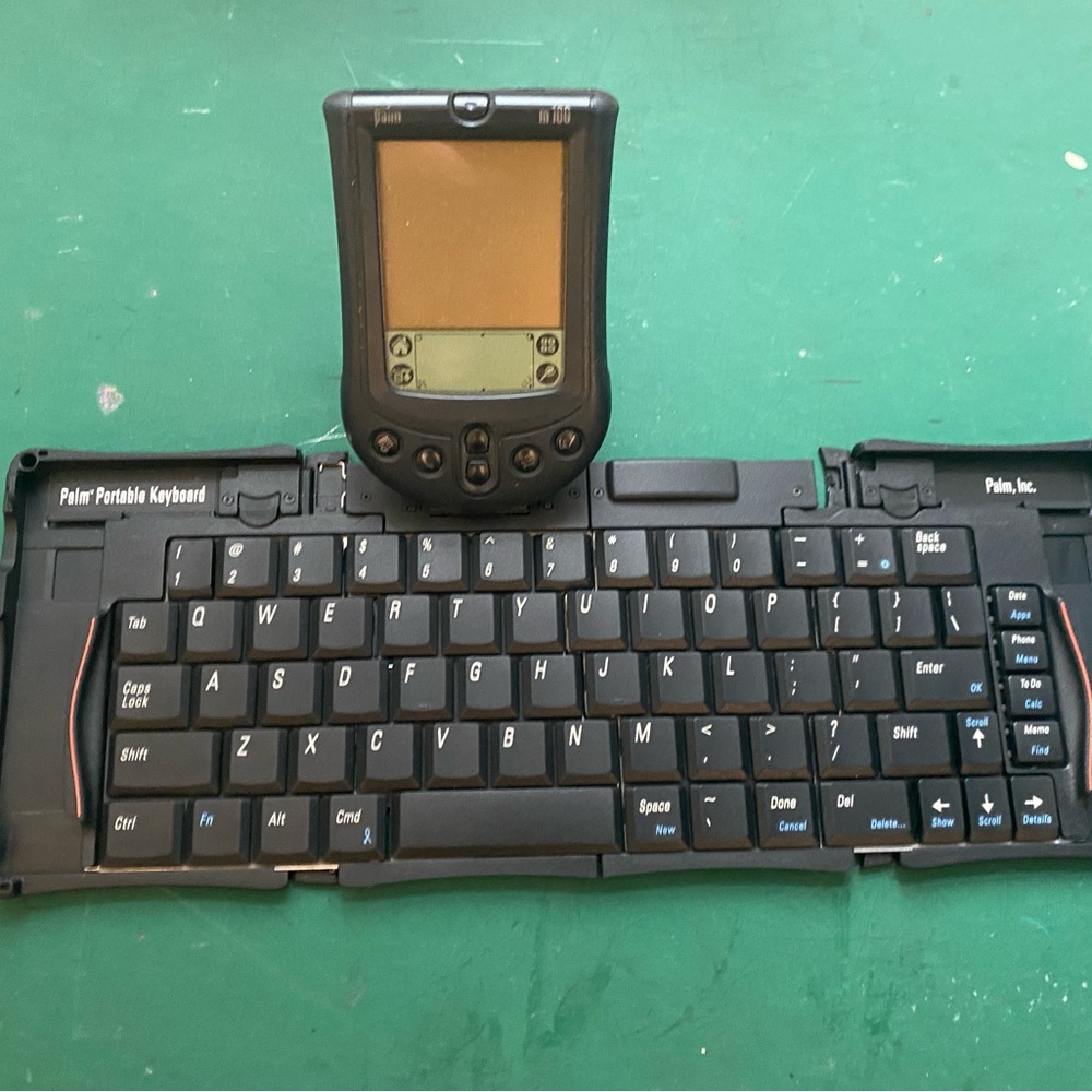 Palm Pilot with Accessories- Cover, Keyboard, Stylus, CD-ROM Handheld Device